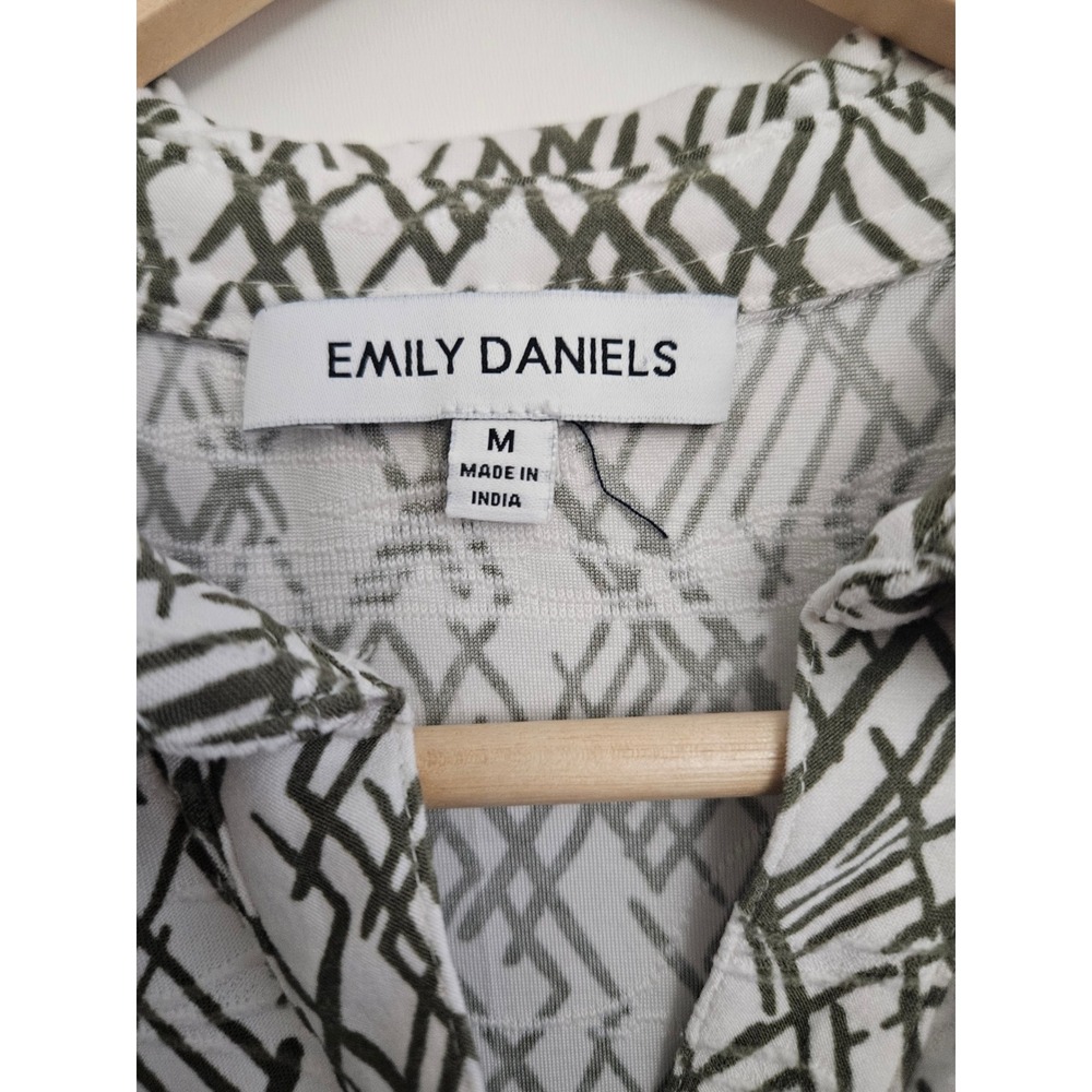 Emily Daniels Women Green White Geometric Abstract Print Short Sleeve Top Medium - Picture 3 of 5